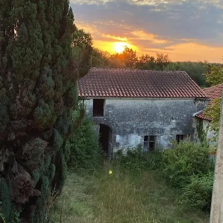 Domainelachevalerie 度假居 *